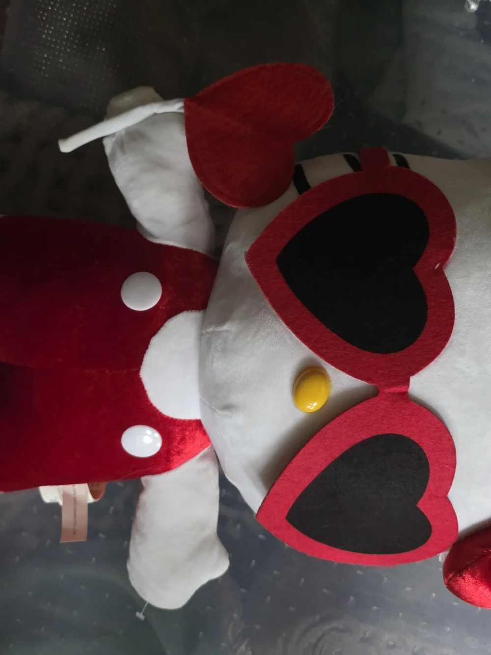Hello Kitty Greeter  - Red & White Heart Sunglasses Design